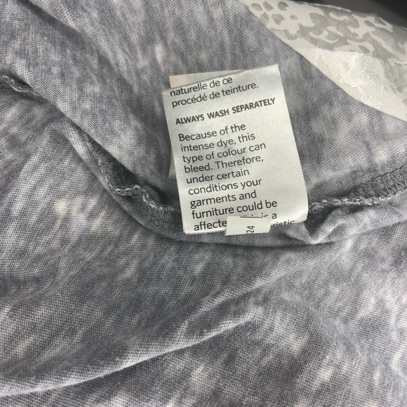 3/20$ Women’s size “3” Gray “heather” short T-shirt. - Picture 5 of 5